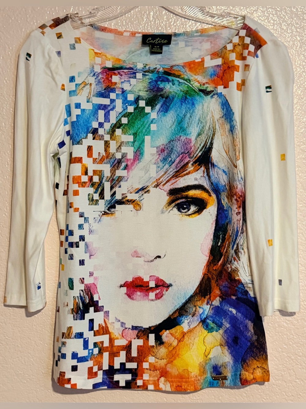 Cartise Women’s Size Small White Top w/ Amazing Woman’s Geometric Design SAMPLE!